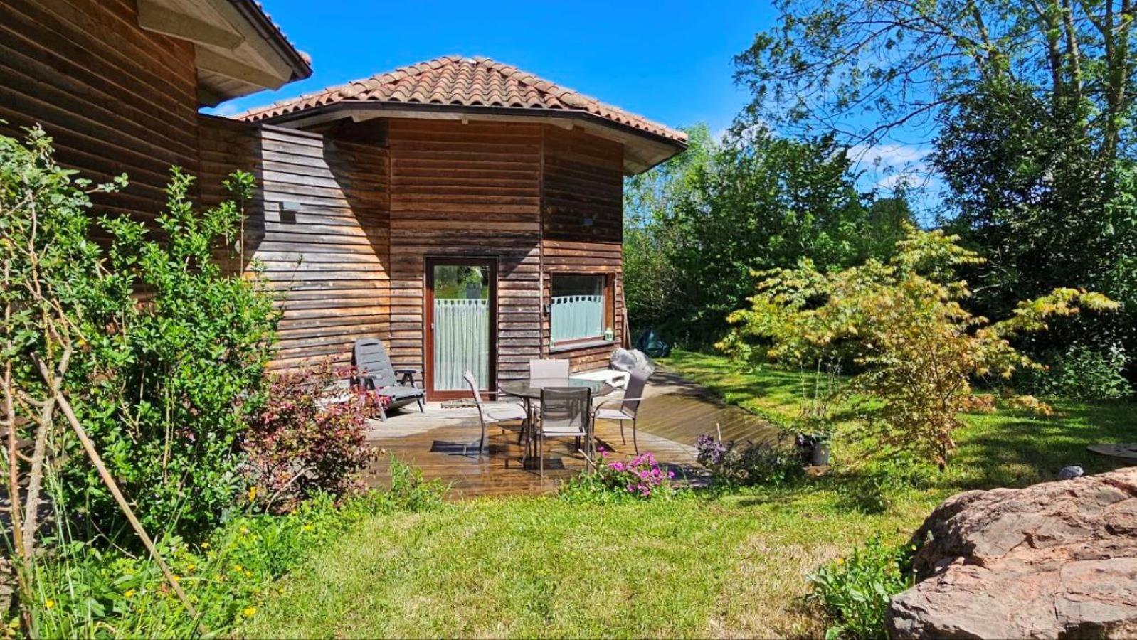 Mini Casa Con Jardin Villa Mungia Exterior photo